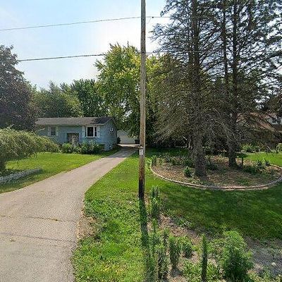 4222 W Hawthorne Dr, West Bend, WI 53090