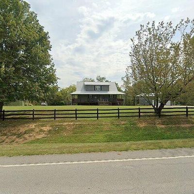 5545 S Main St, Lobelville, TN 37097