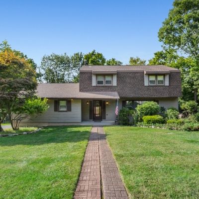 5 Blackfoot Trl, Oakland, NJ 07436