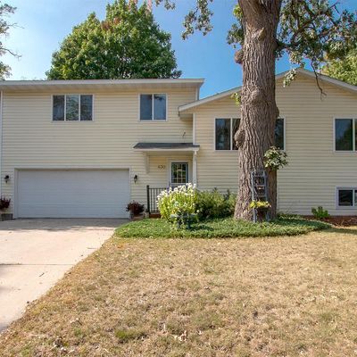 630 Dale St Sw, Hutchinson, MN 55350