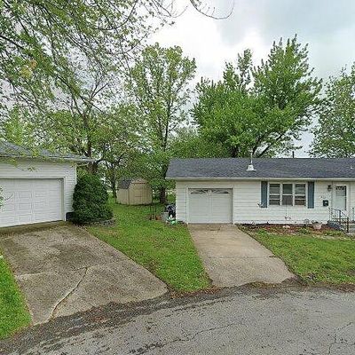 606 Cooper Dr, Paris, MO 65275