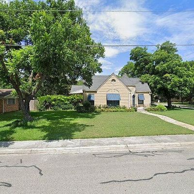 762 S Guadalupe St, Lockhart, TX 78644