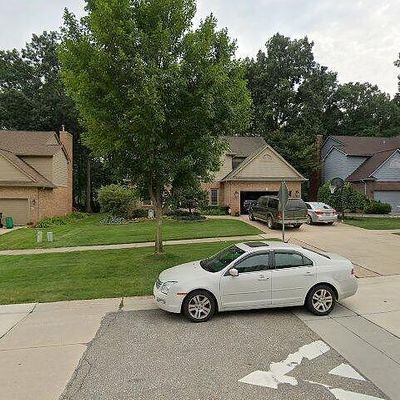 691 Lake Ridge Rd, Rochester Hills, MI 48307