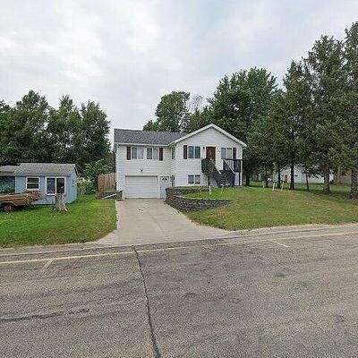 709 1 St St, Hawley, MN 56549