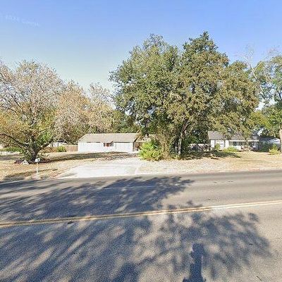 854 S Magnolia Ave, Luling, TX 78648