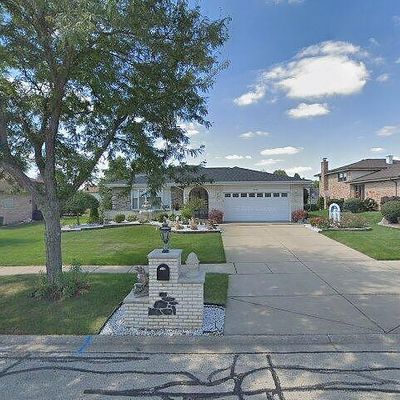 8228 Cromwell Ave, Woodridge, IL 60517