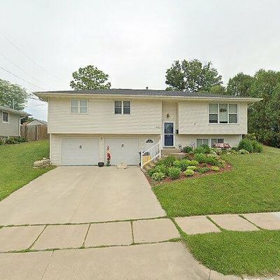 830 Valentine Dr, Dubuque, IA 52003