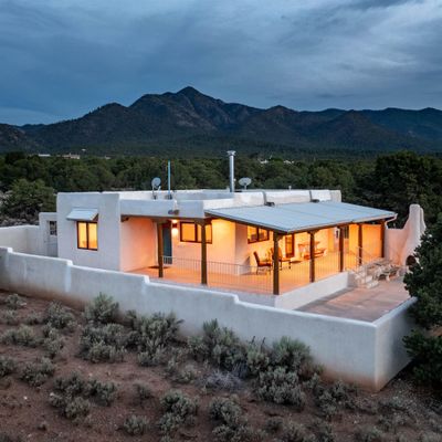 95 Stakeout Drive, Ranchos De Taos, NM 87557