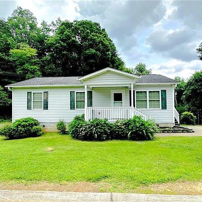 101 Apostle Dr, Mount Airy, NC 27030