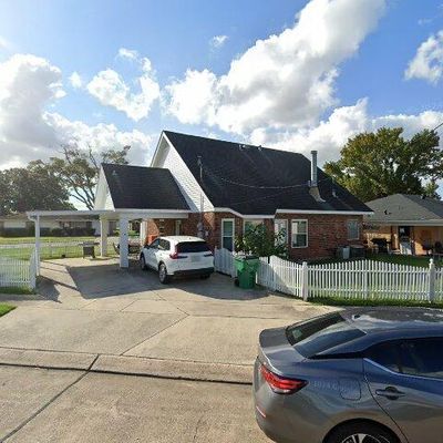 1048 Price Dr, Harvey, LA 70058