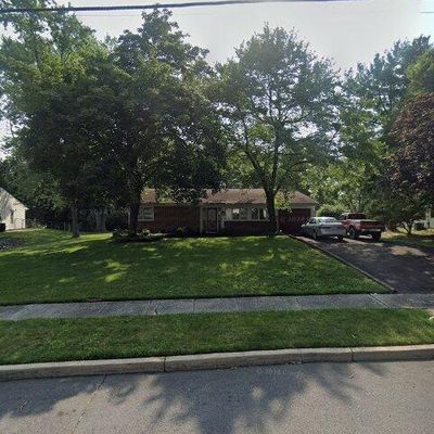 14 Dawson Rd, Kendall Park, NJ 08824