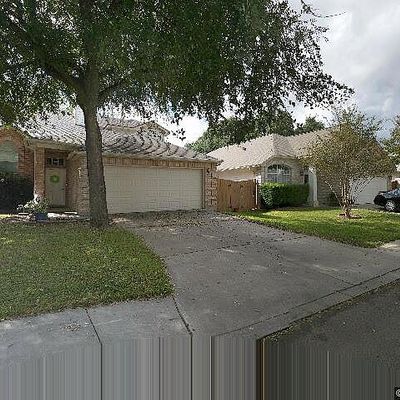 17 Pembroke Ln, San Antonio, TX 78240