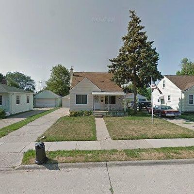 16116 Chesterfield Ave, Eastpointe, MI 48021