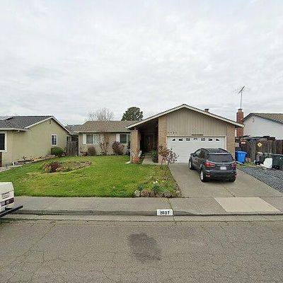 2037 Willow Dr, Petaluma, CA 94954