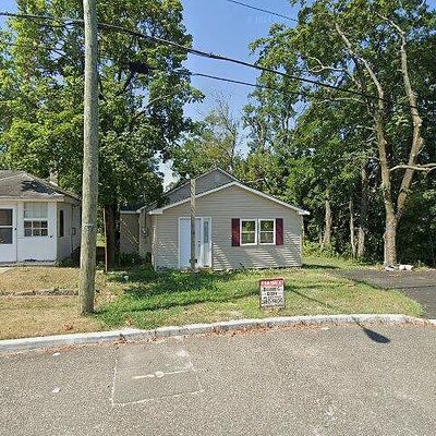 19 E Hampton St, Pemberton, NJ 08068