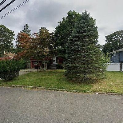 22 Brian Dr, East Islip, NY 11730