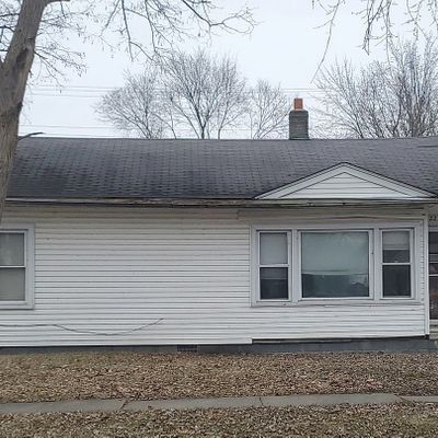 22301 Lange St, Saint Clair Shores, MI 48080