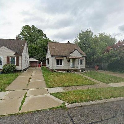 28034 Essex St, Roseville, MI 48066