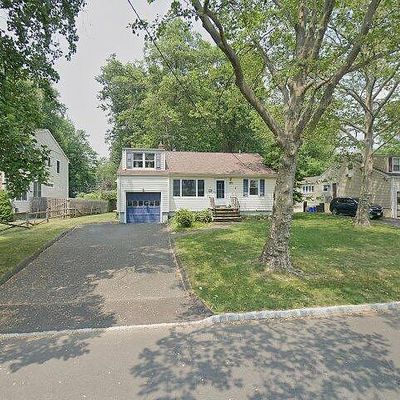 32 Hillside Ter, Livingston, NJ 07039