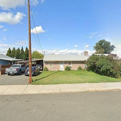 321 S Holly Dr, Moxee, WA 98936