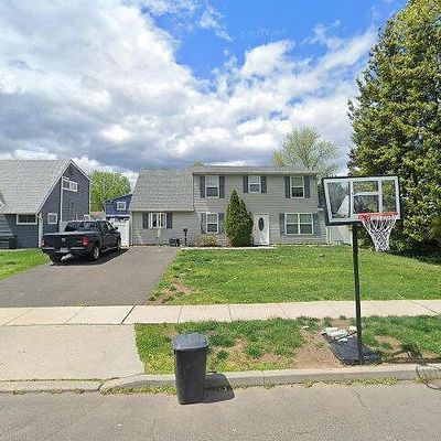 33 Nickelhill Ln, Levittown, PA 19054