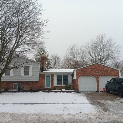 305 Oakwood Dr, Flushing, MI 48433