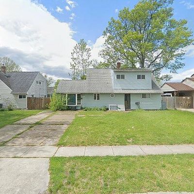 37 Narcissus Ln, Levittown, PA 19054