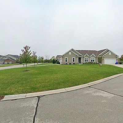 4784 S Lindenwood Ct, New Berlin, WI 53151