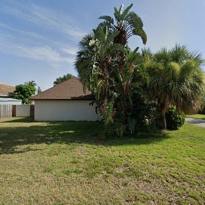 418 Riverview Ln, Melbourne Beach, FL 32951