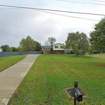 614 White Pines Country Clb Rd, Mount Airy, NC 27030