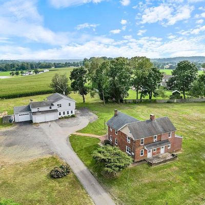 576 Street Rd, Cochranville, PA 19330