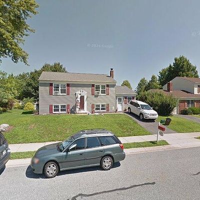 71 Arrowhead Dr, Lititz, PA 17543