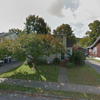 9 Orchard St, Bloomingdale, NJ 07403