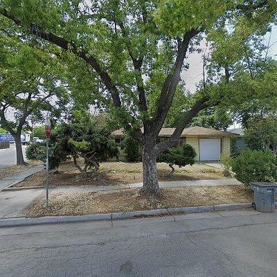 907 W Woodward Ave, Fresno, CA 93706