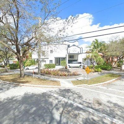 8135 Nw 164 Th Ter, Miami Lakes, FL 33016