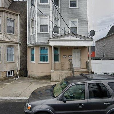 818 Hunterdon St, Newark, NJ 07112