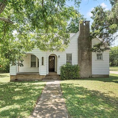 1110 S Harrison St, West, TX 76691