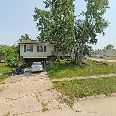 127 Broadmore Rd Sw, Cedar Rapids, IA 52404