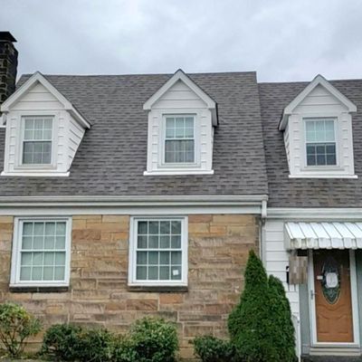 24 S 6 Th St, Youngwood, PA 15697