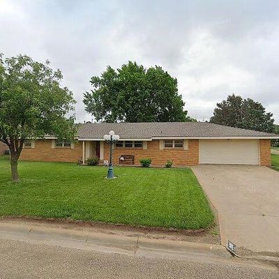 300 Pecan Ave, Panhandle, TX 79068