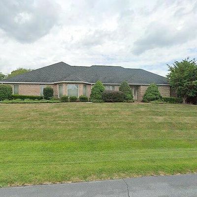 330 Hemlock Ln, Nazareth, PA 18064