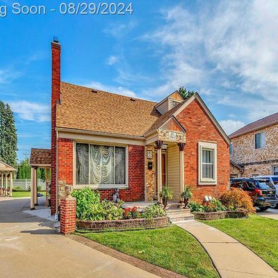 8 Barclay Ct, Dearborn, MI 48126