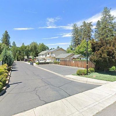 100 Rhonda Ln, Phoenix, OR 97535