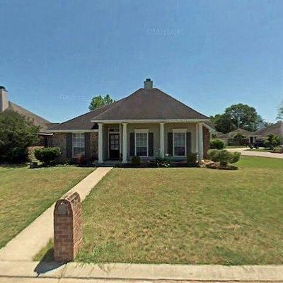 100 Tulip Tree Ln, Broussard, LA 70518