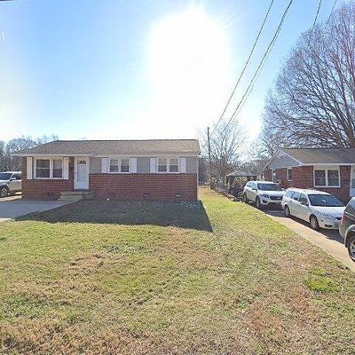 204 Mattoon St, Charlotte, NC 28216