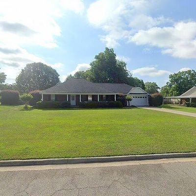 204 Springlake Dr, Leesburg, GA 31763