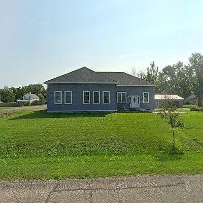 205 1 St St S, Fairmount, ND 58030