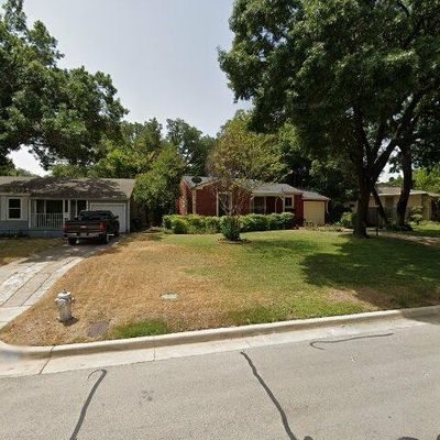 2072 W Lotus Ave, Fort Worth, TX 76111