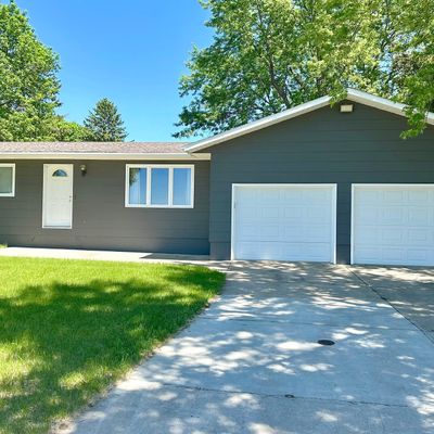 1875 9 Th Ave, Windom, MN 56101