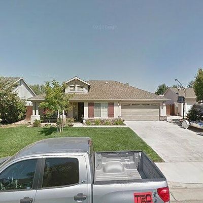 2692 Holt Ave, Sanger, CA 93657